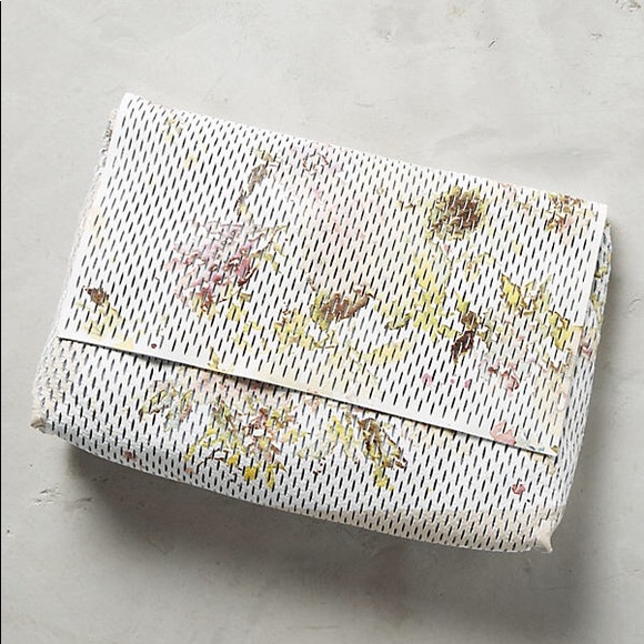 Anthropologie Handbags - Anthropologie floral clutch
